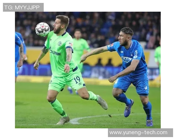 德甲焦点战,沙尔克04平莱比锡红牛,难分胜负难分高下